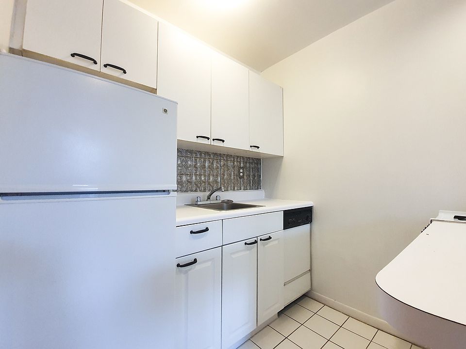 2nd image of 113 W 82nd St APT 3f