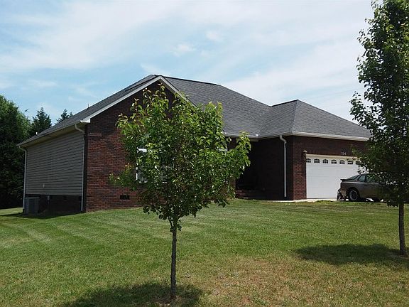 3rd image of 104 Gold Leaf Ln
