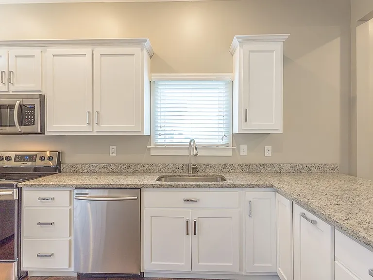 1008 Fairview Ave — Photo 4