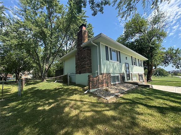 5th image of 600 SW 35th Ter