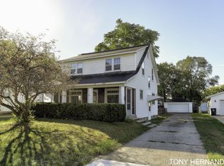 202 Ridgewood St SE, Kentwood, MI 49548