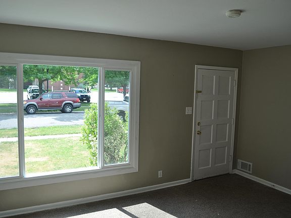 3rd image of 756 N Picture Dr