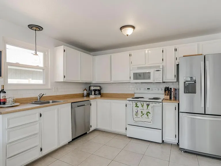 18451 NW Tara St — Photo 3