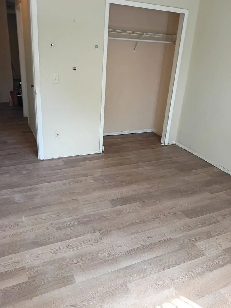 Hawthorne Village Condo- Unit 7 — Photo 4