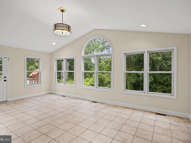 209 Peony Ln — Photo 19