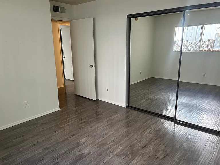 12701 Moorpark St #107 — Photo 10
