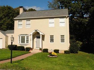 3 Robert St, Woodbridge, CT 06525