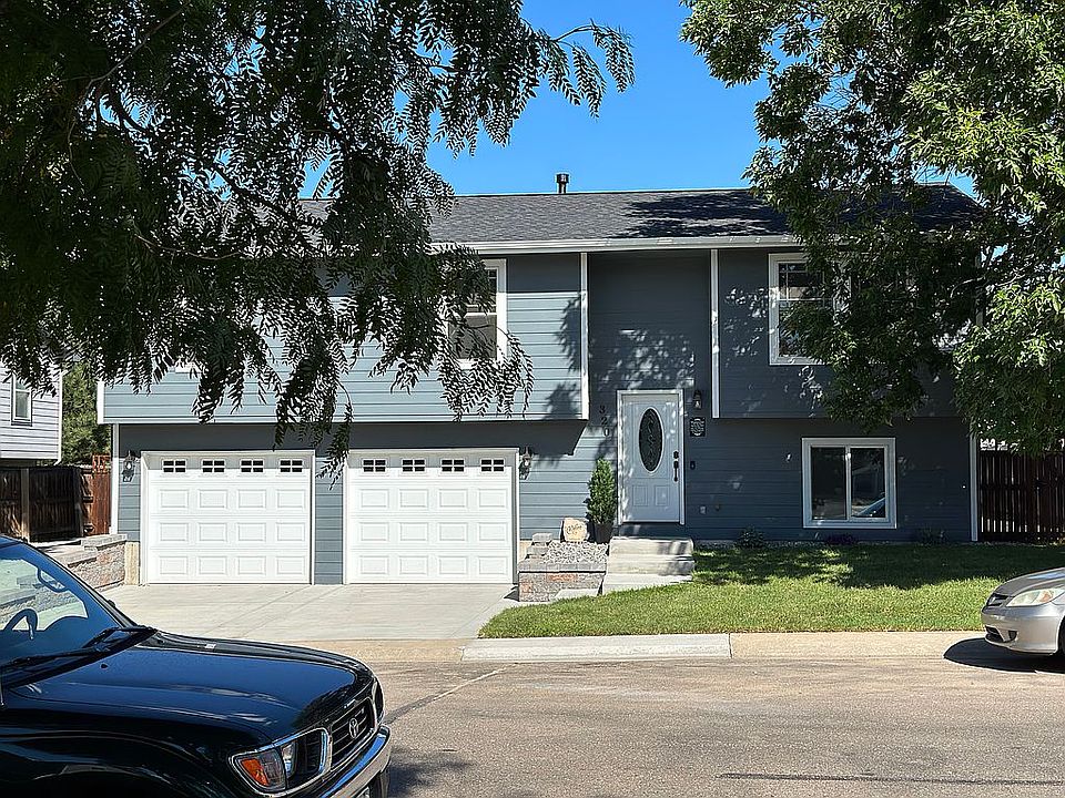 1st image of 320 Cherry Ave