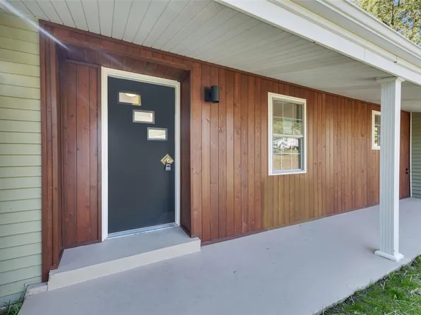 233 Horseshoe Dr, Saint Louis, MO 63122