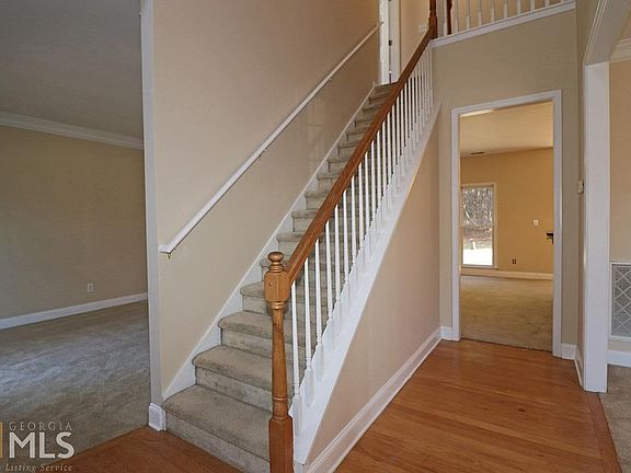 4th image of 2911 Montview Dr SW