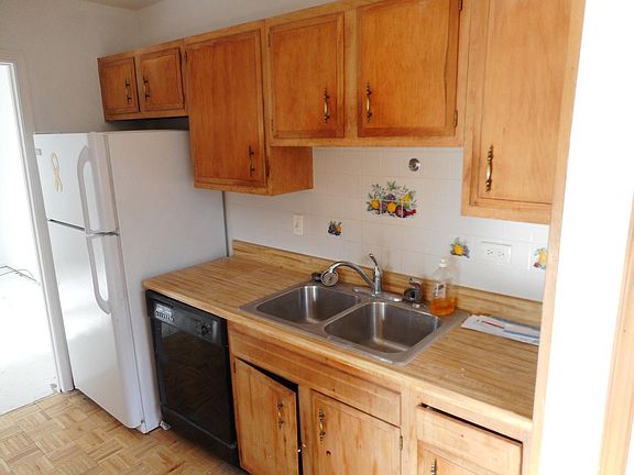 3rd image of 226 Millcreek Ln