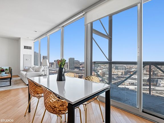 5th image of 653 N Kingsbury St APT 2402