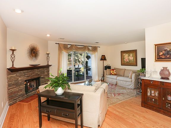 4th image of 4 Beaver Ln W
