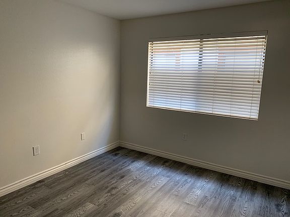 5th image of 17200 Newhope St APT 211