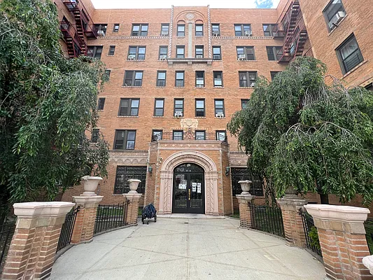 Rented by R New York | media 18