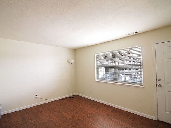 5th image of 2158 N Garland Ave APT 3