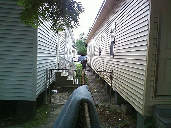 2nd image of 8624 Apricot St