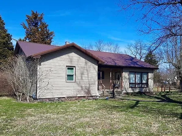 310 W Dewitt St, Pana, IL 62557