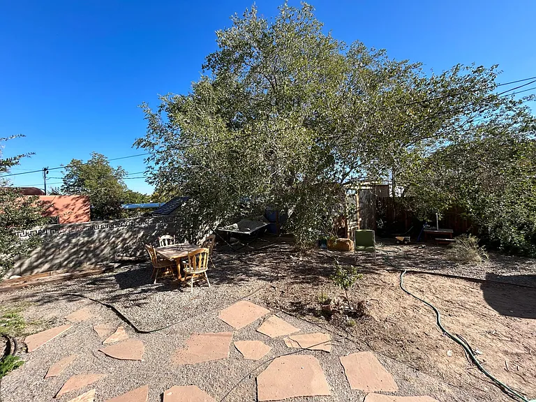 412 Cardenas Dr NE — Photo 24