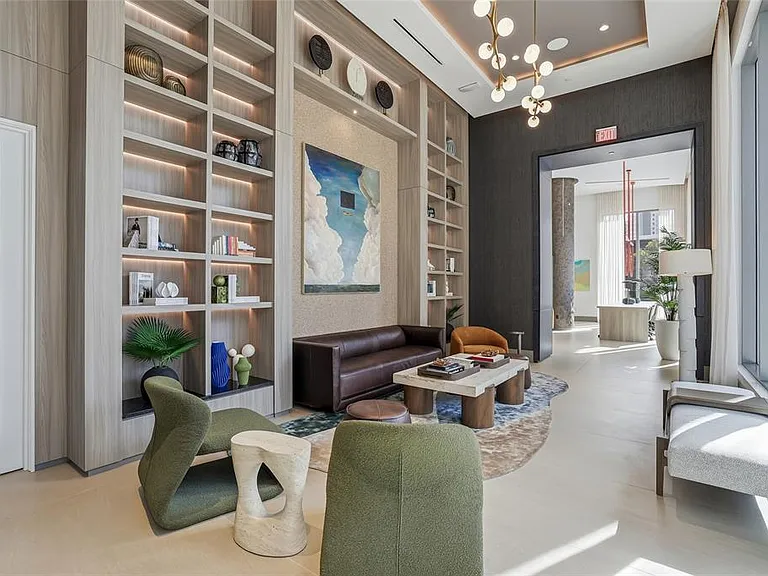 275 1st Ave S #1003 — Photo 4