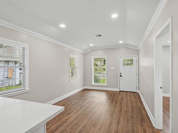 3rd image of 8 Oakland Ave