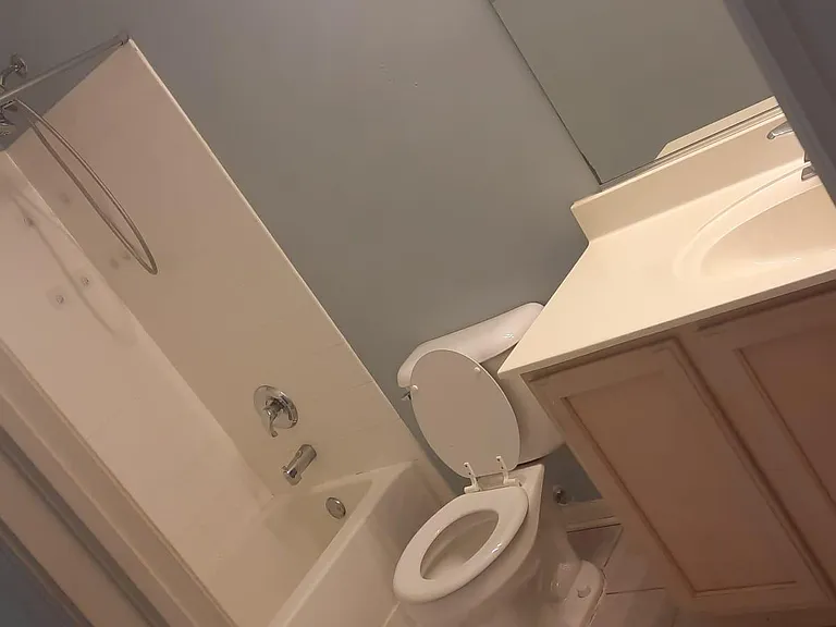 2 nd Full Bathroom