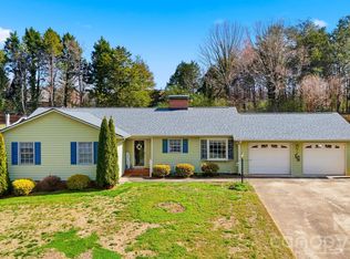 916 Plantation Dr, Lenoir, NC 28645