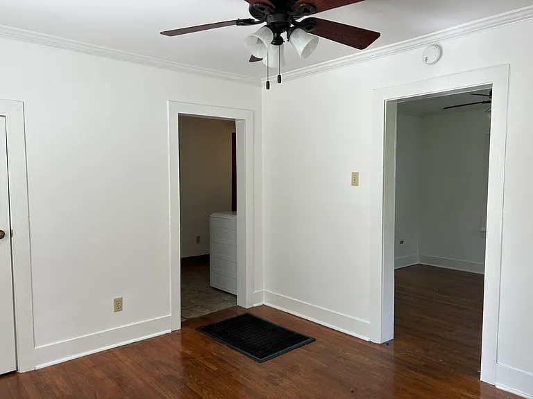 203 1/2 E Gillespie St — Photo 13