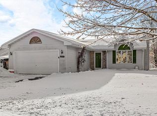 2715 Prairie Ct, East Troy, WI 53120