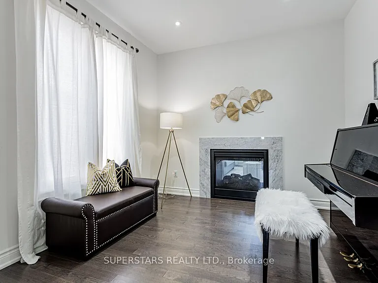 11 Empire Dr — Photo 17