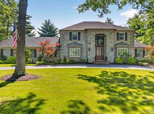 1688 Frontenac Woods Ln, Saint Louis, MO 63131