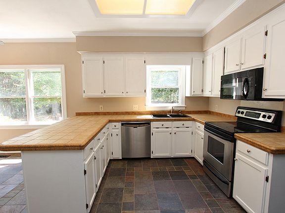 5th image of 152 S Marion Dr