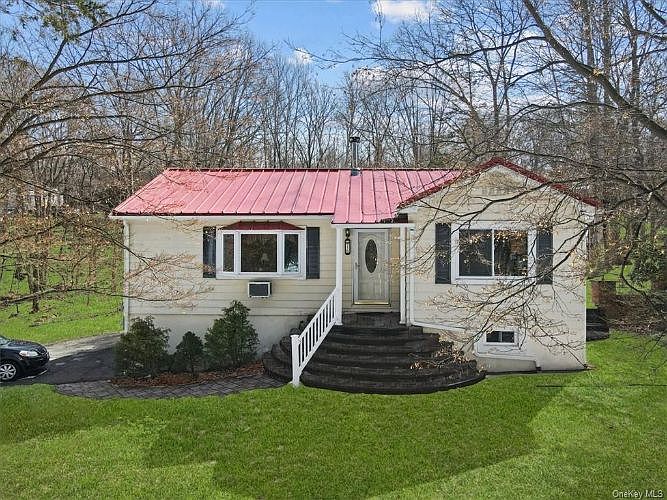 1st image of 16 Roberts Dr