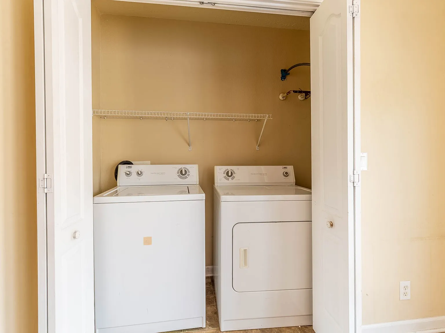 2 bed, 1280 sqft, $1,595 — Photo 1