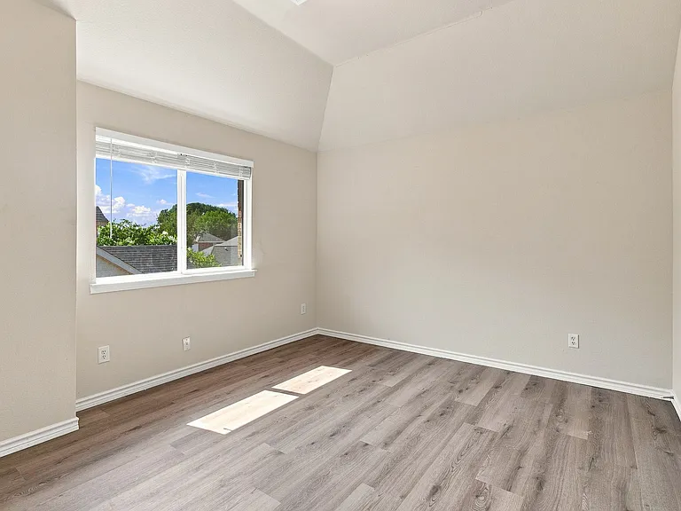 8009 Riverwalk Trl — Photo 23