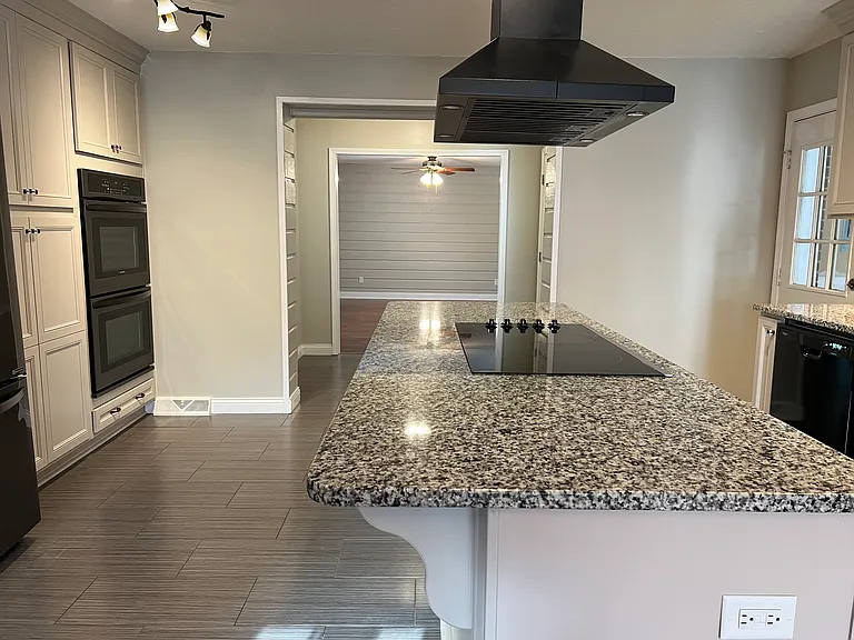 331 Madison Dr — Photo 7