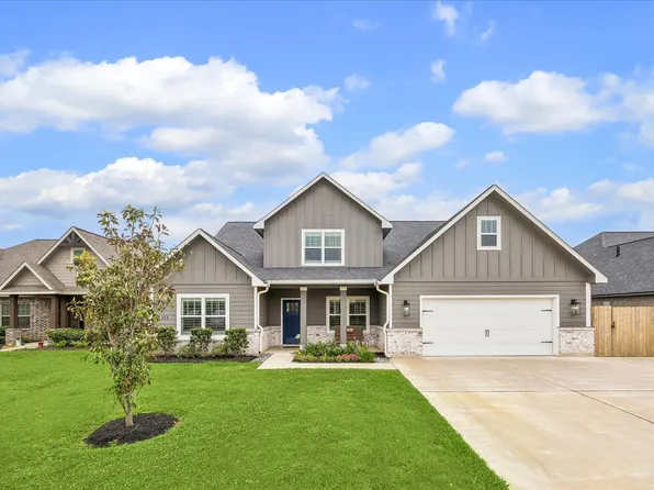 111 Creekside Ln, Lake Jackson, TX 77566