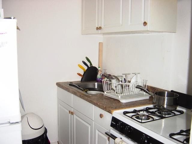 2nd image of 722-724 Adams St APT 8