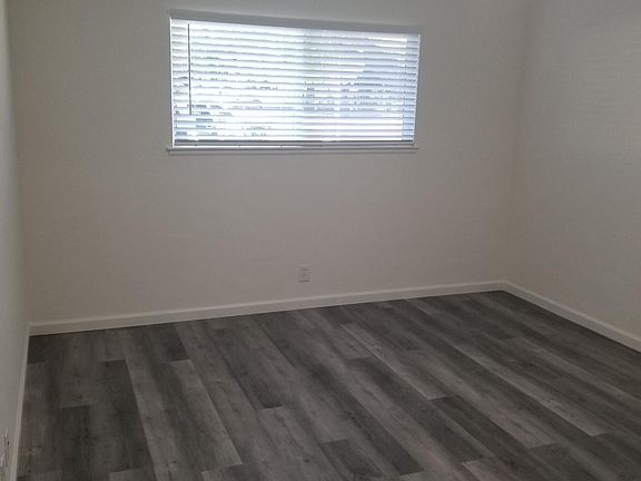 5th image of 2500 Bowers Ave #2