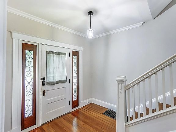 5th image of 2846 Minot Ave