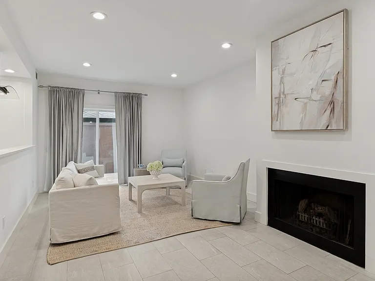 4242 Travis St — Photo 2