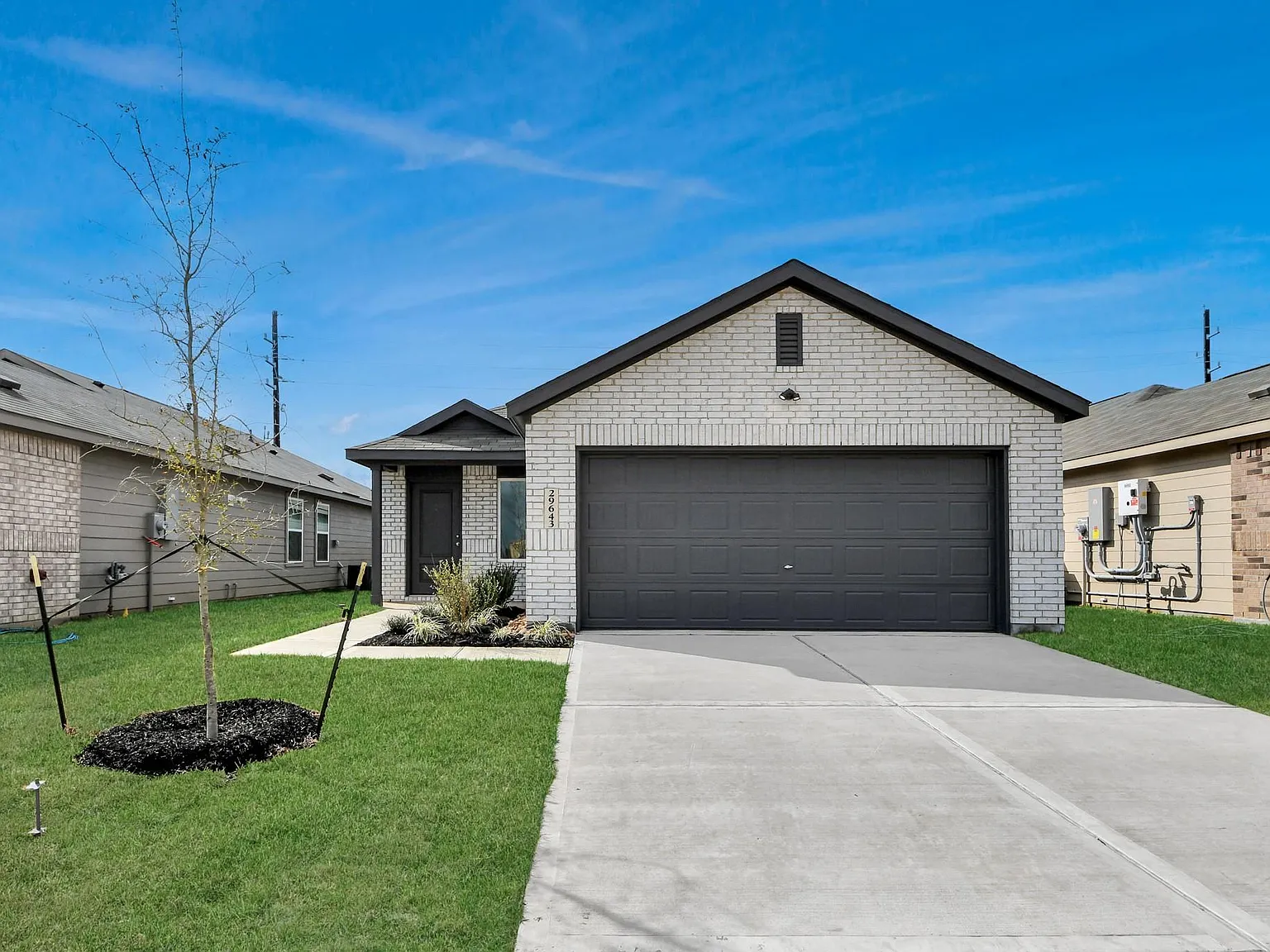 4 bed, 2.0 bath, 1607 sqft, $1,944 — Photo 2