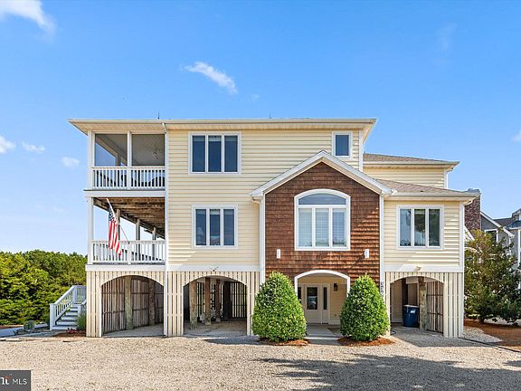 3rd image of 339 Le Pointe Dr N