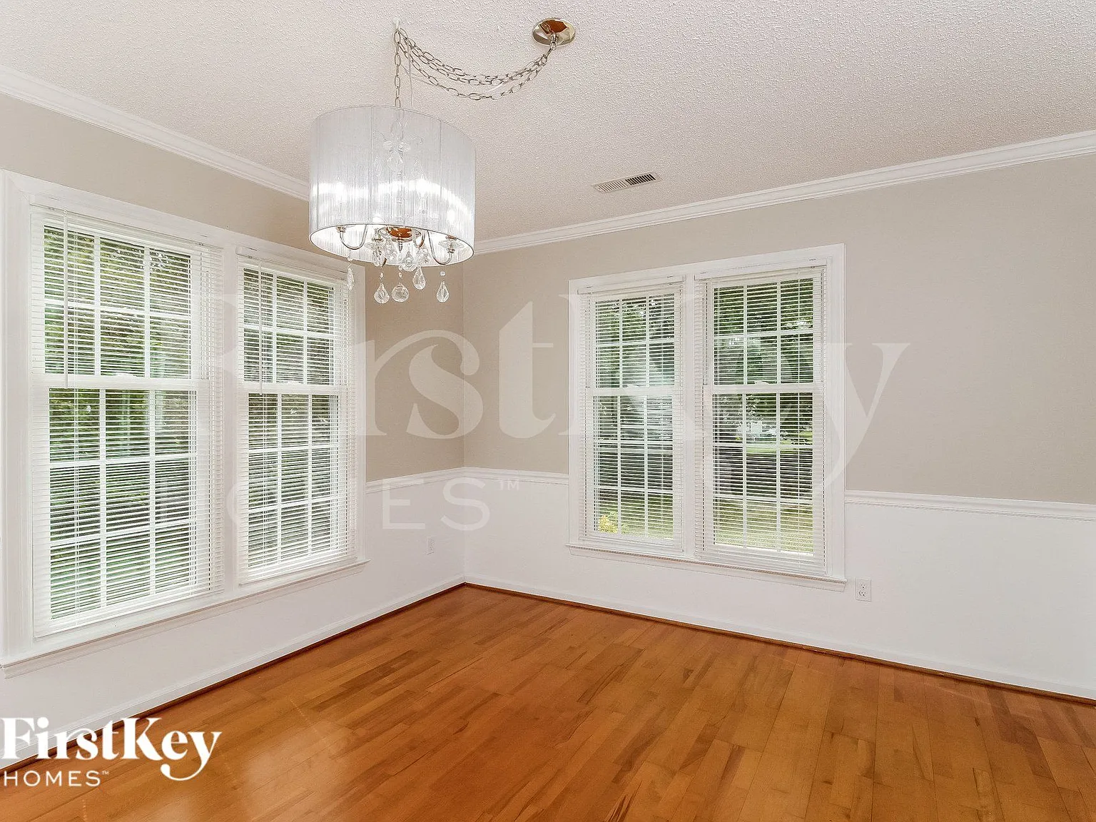 3 bed, 3.0 bath, 1616 sqft, $2,440 — Photo 3
