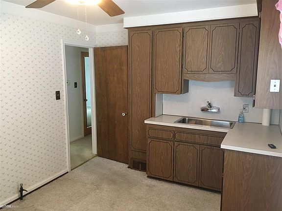 5th image of 25716 Winton St