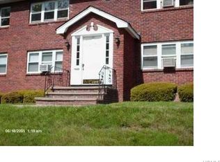 31 Route 17 APT 11, Tuxedo Park, NY 10987