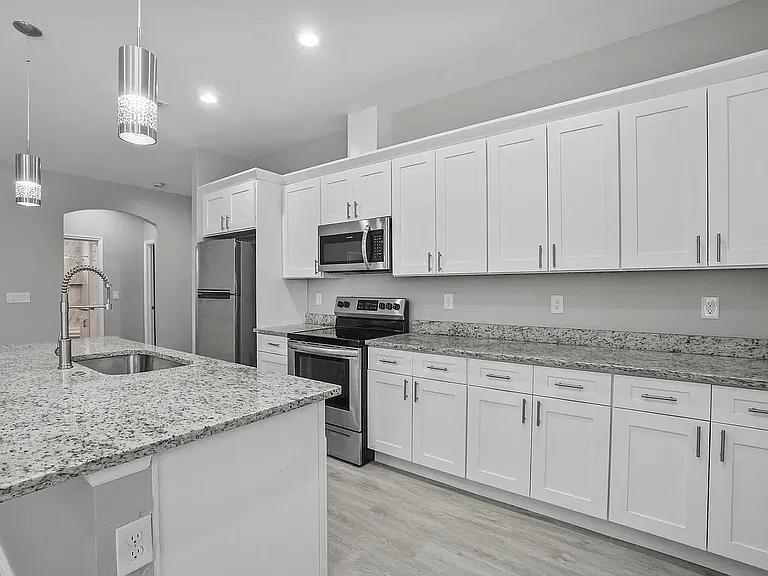 2924 W Chestnut St — Photo 10