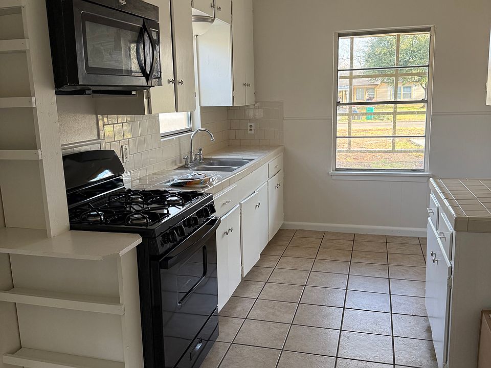 1st image of 213 Mayhaw Dr
