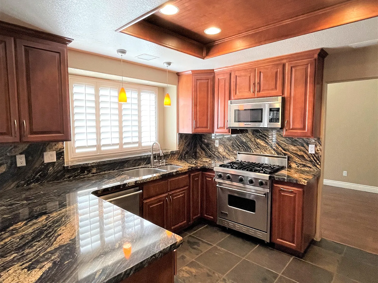 4 bed, 2.5 bath, 2285 sqft, $3,875 — Photo 3
