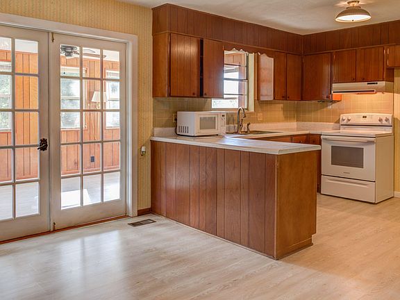 5th image of 833 Oliver Ave
